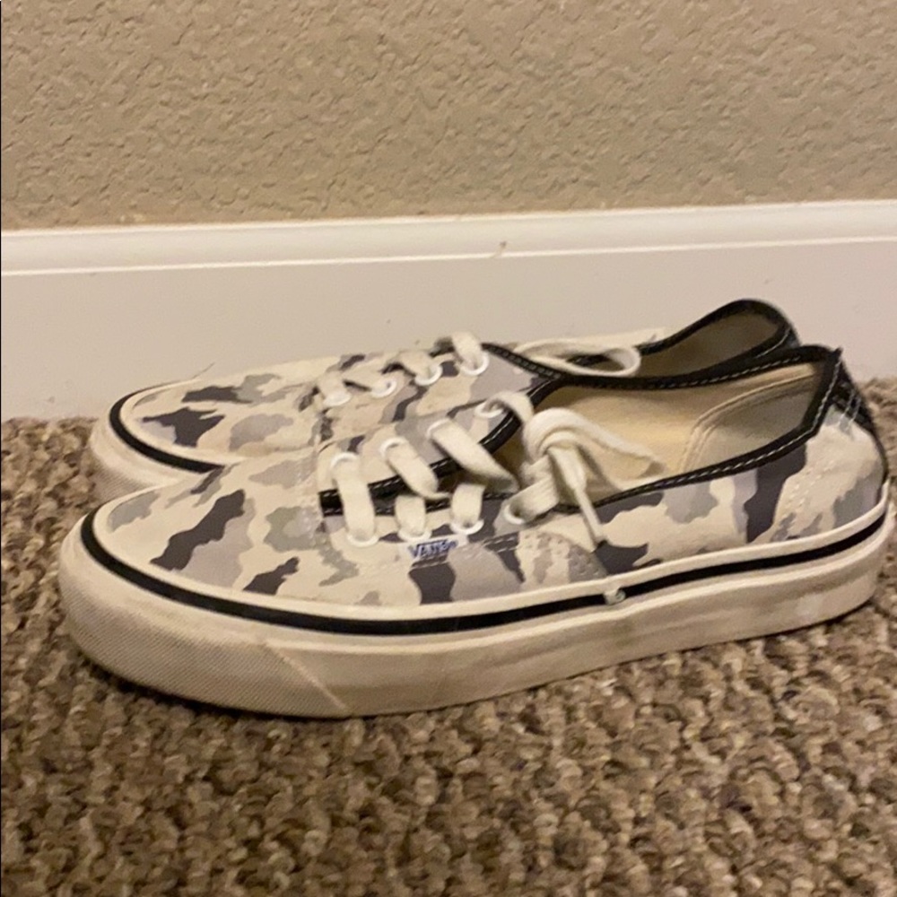 CAMO VANS